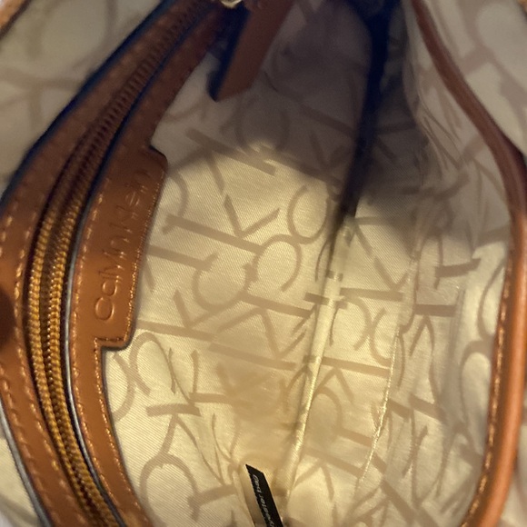 Calvin Klein Cross body Cavas Leather gold hardware gently pre loved great bag - Picture 5 of 9